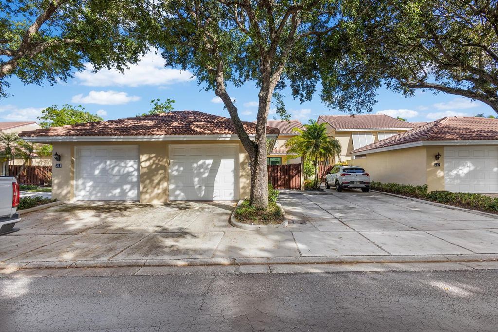 Photo of 215 Old Meadow Way, Palm Beach Gardens, FL 33418 (MLS # R10931954)