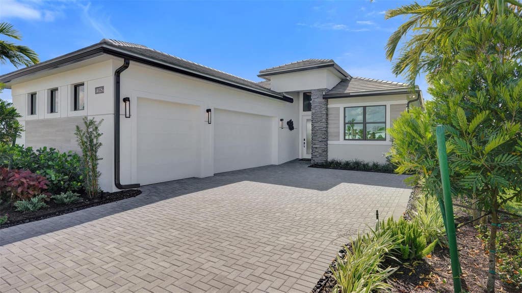 Photo of 10208 Voltaire Place, Palm Beach Gardens, FL 33412 (MLS # F10548734)