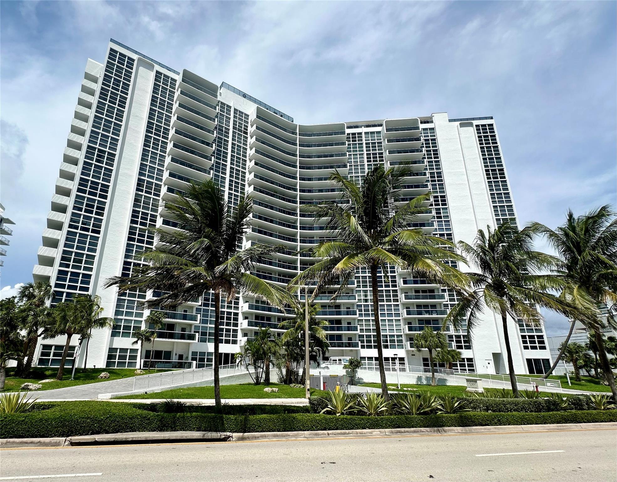 2841 N Ocean Blvd 301