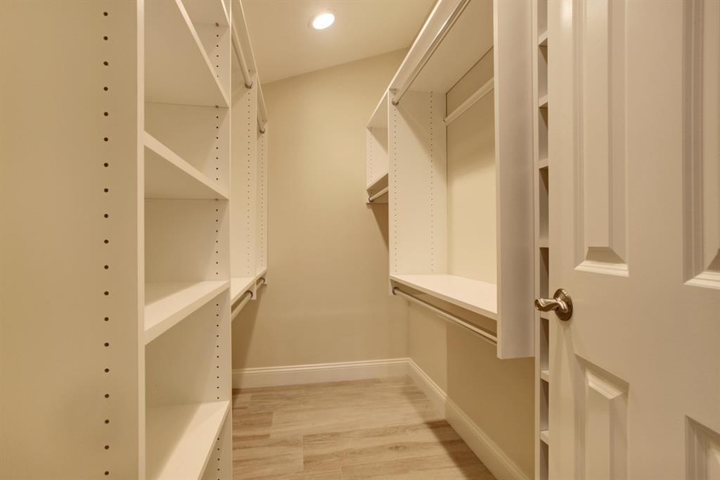 GOLF AND TENNIS VILLAGE - Residential