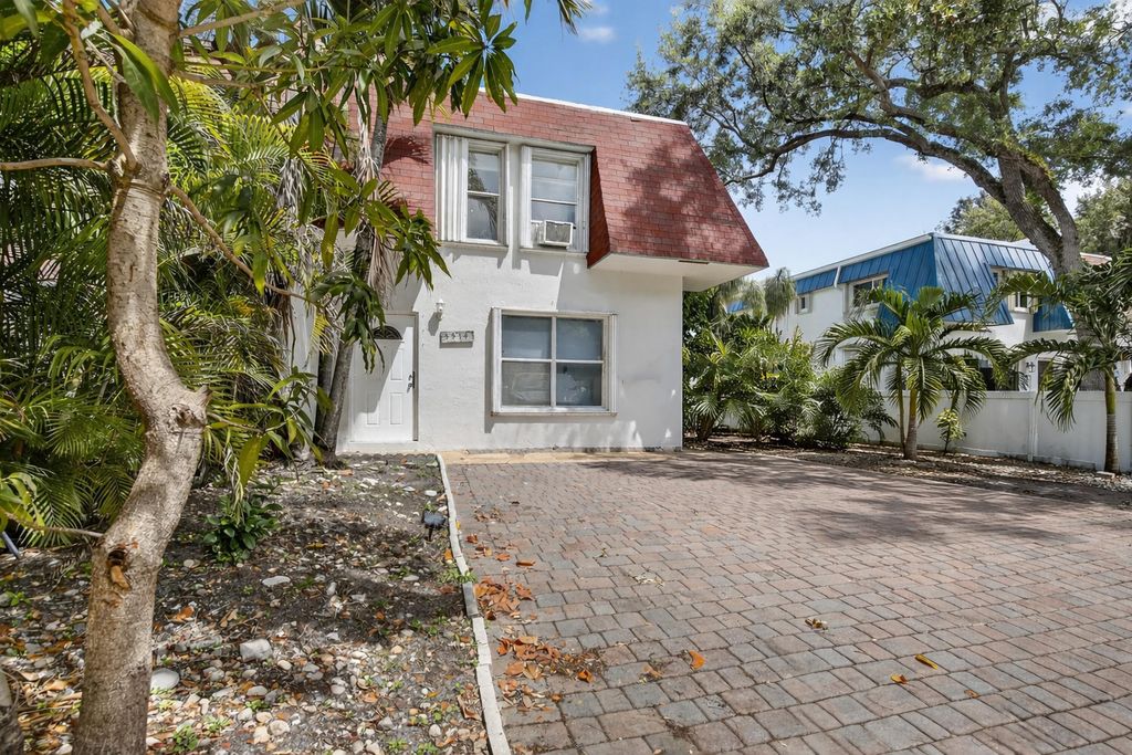 Photo of 5514 SW 44th Terrace, Dania Beach, FL 33314 (MLS # B26012093)