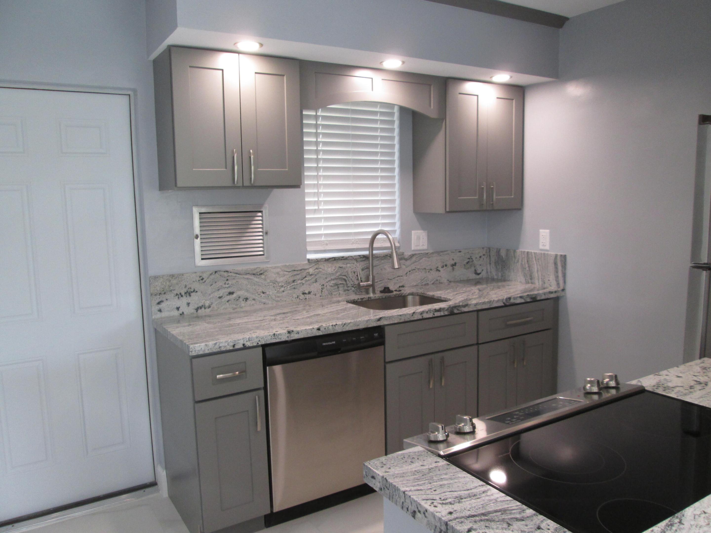 LIGHTHOUSE POINT ESTATES - Residential Income