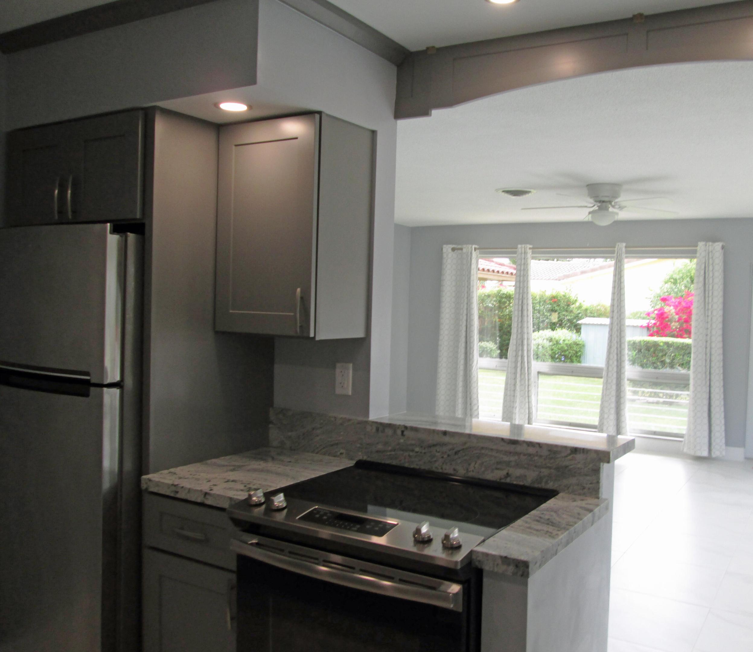 LIGHTHOUSE POINT ESTATES - Residential Income