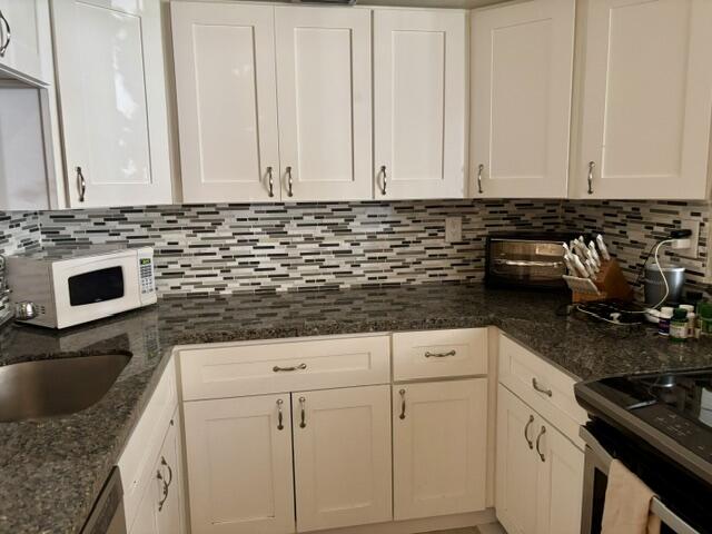 LIGHTHOUSE POINT ESTATES - Residential Income