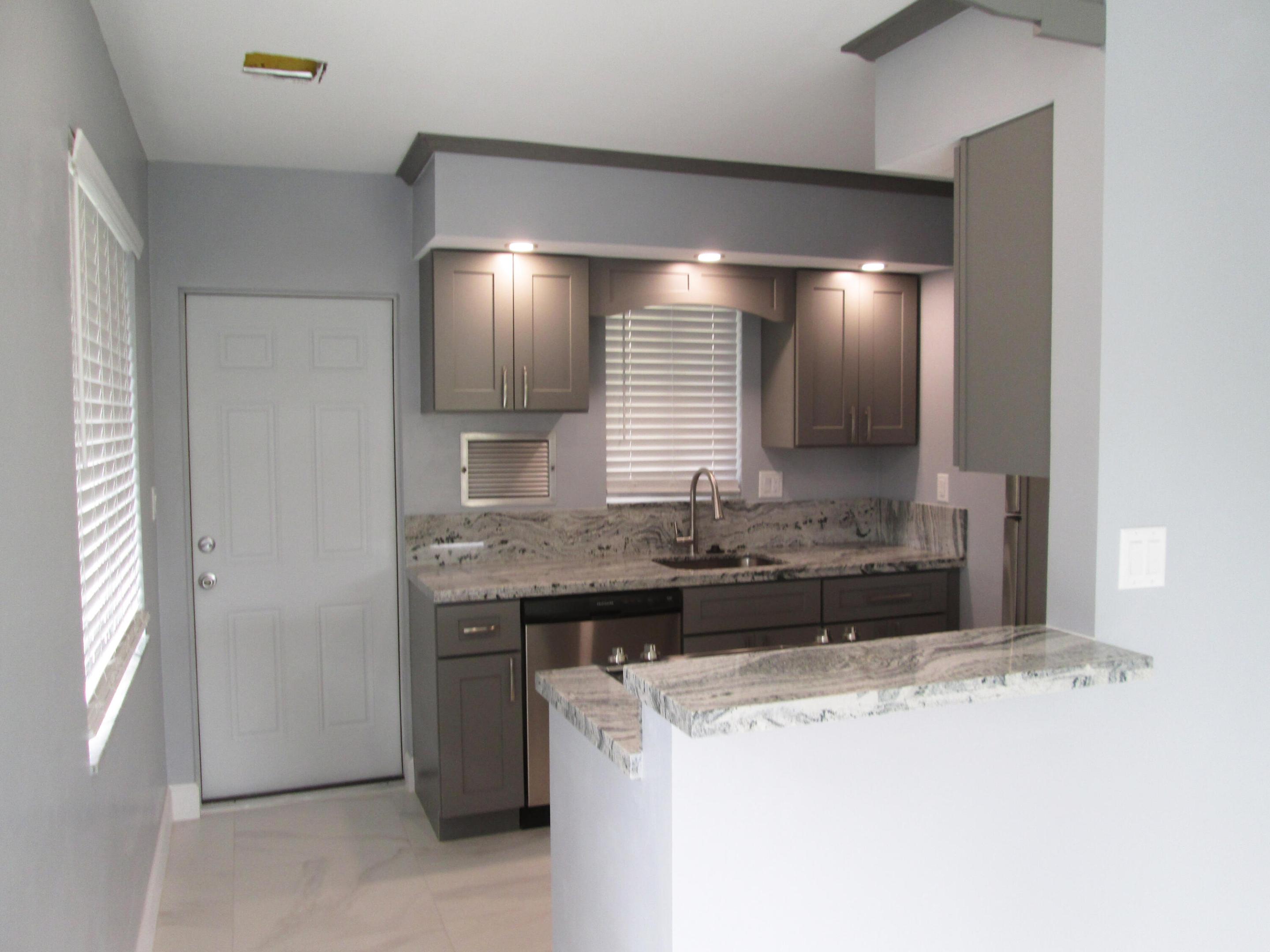 LIGHTHOUSE POINT ESTATES - Residential Income