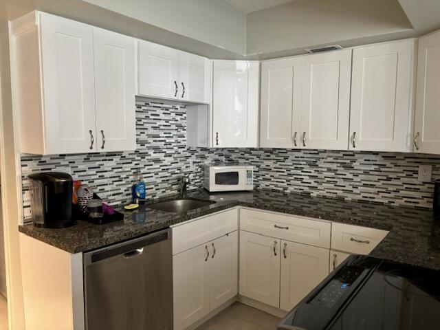 LIGHTHOUSE POINT ESTATES - Residential Income