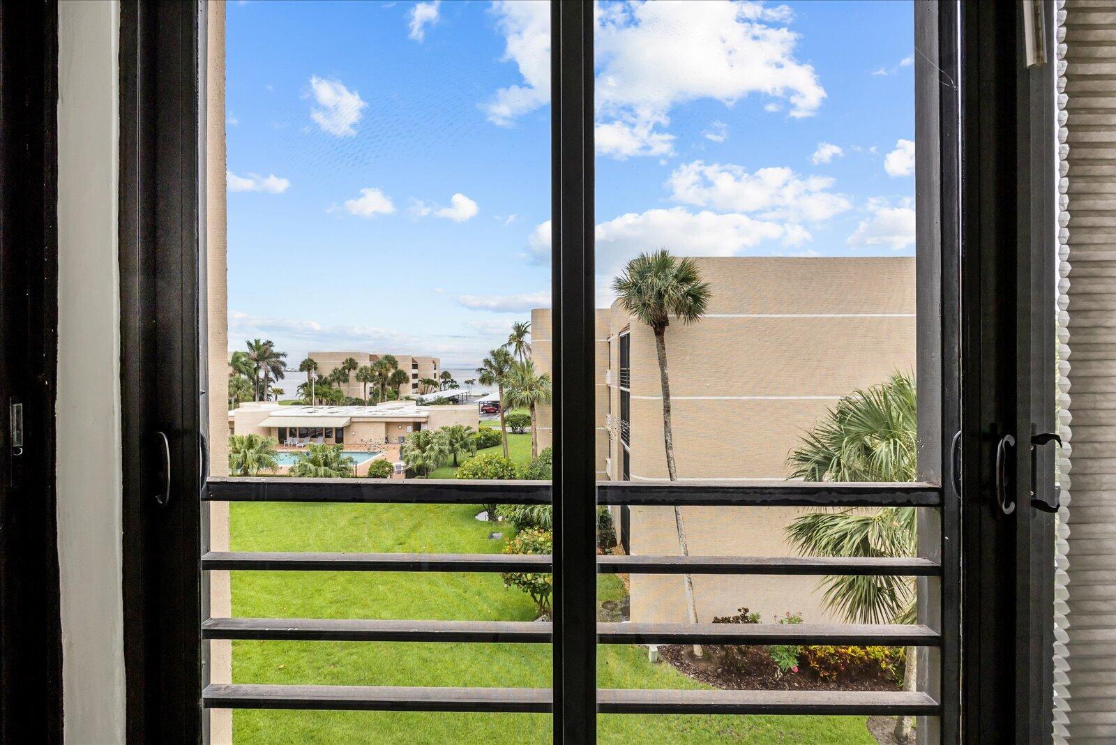 3452 NE Causeway Boulevard NE 17-404