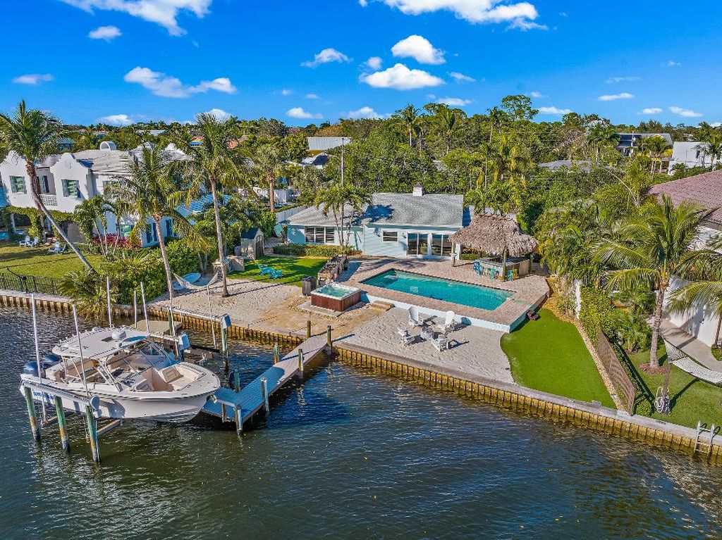 Photo of 9195 SE Cove Point Street, Jupiter, FL 33469 (MLS # R10959370)