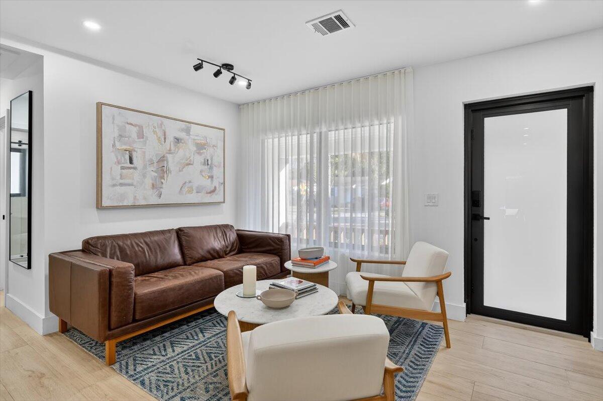 SILVER BLUFF EST SEC C - Residential