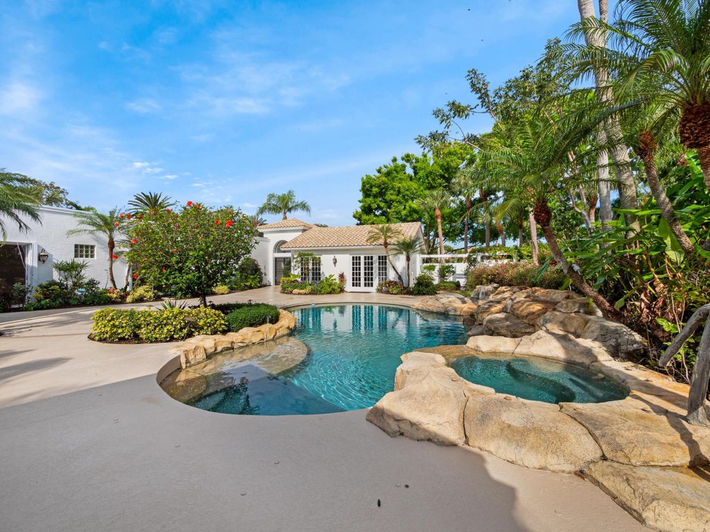 Photo of 19 St. George Place, Palm Beach Gardens, FL 33418 (MLS # R10963352)