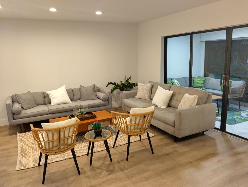 21864 Arriba Real 3 E