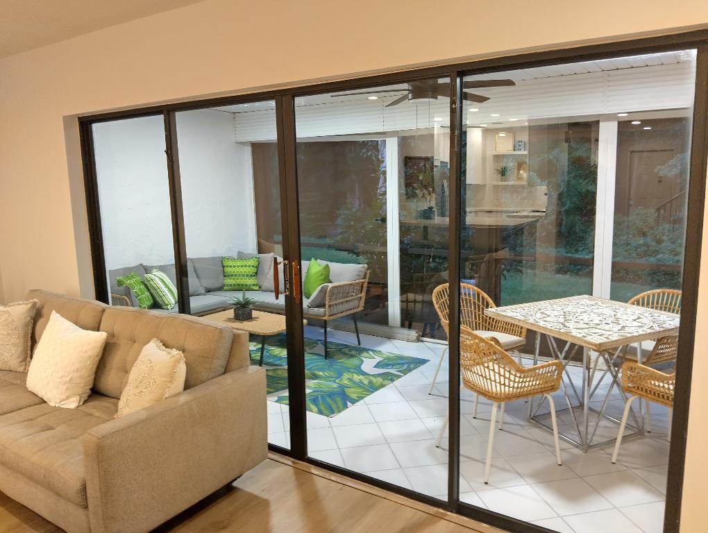 21864 Arriba Real 3 E