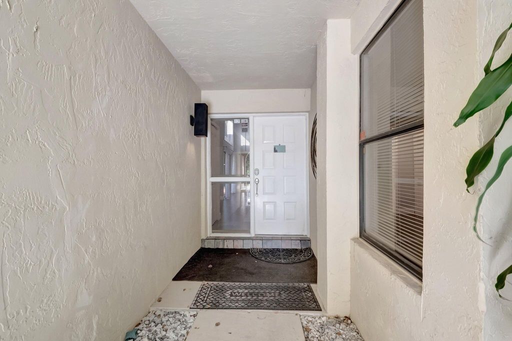 Photo of 20875 Via Valencia Drive, Boca Raton, FL 33433 (MLS # R11065968)