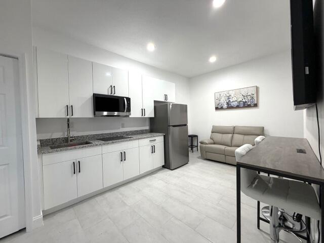 PORT ST LUCIE SECTION 7 - Residential Lease