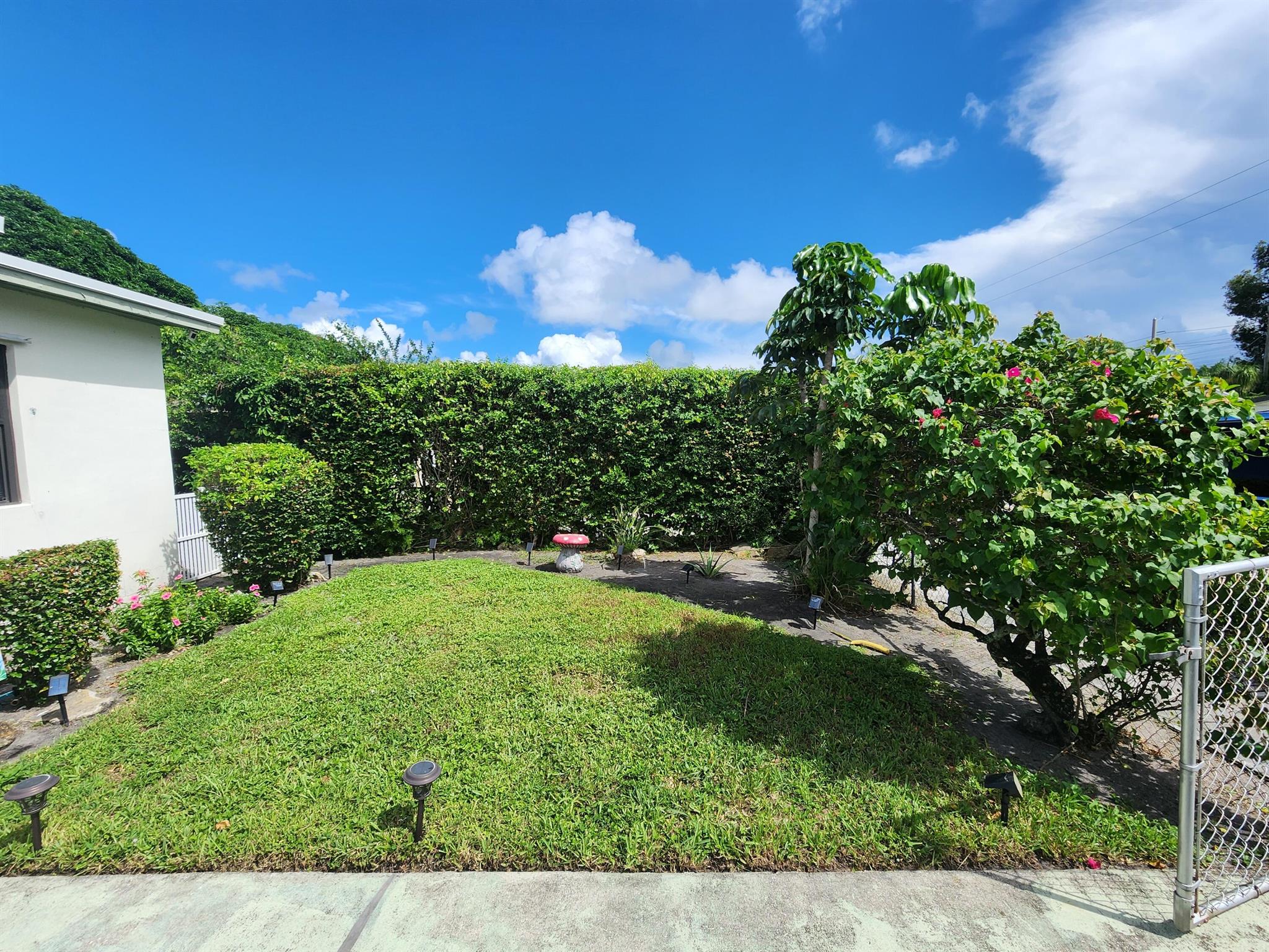 RIVIERA BEACH HEIGHTS ADD - Residential Lease