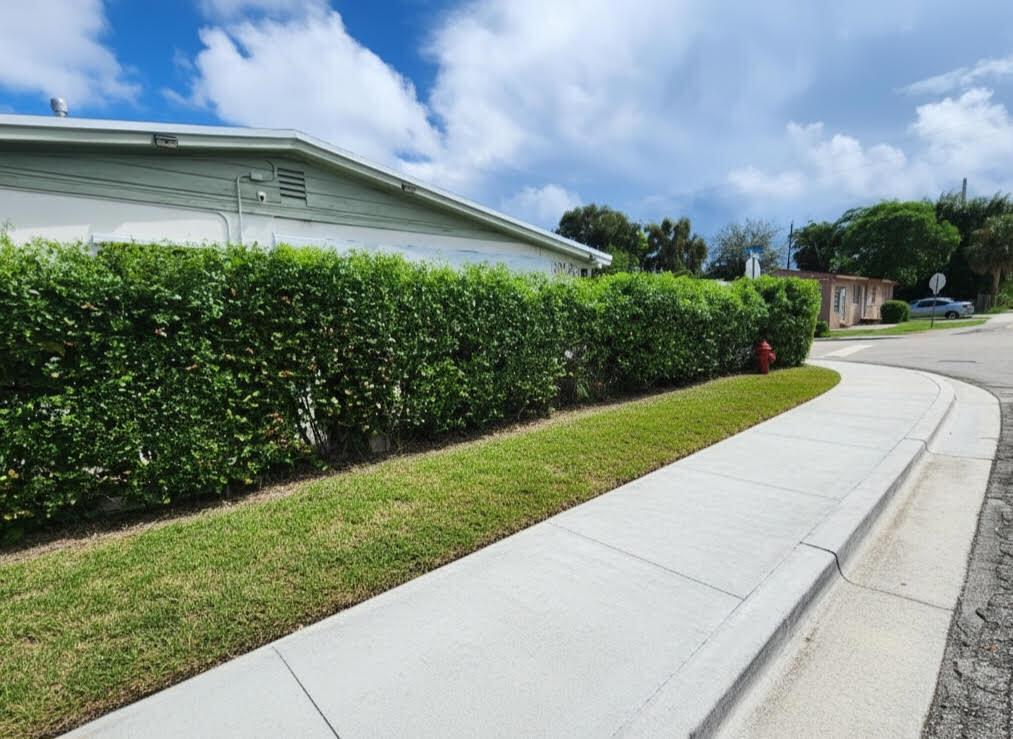 RIVIERA BEACH HEIGHTS ADD - Residential Lease