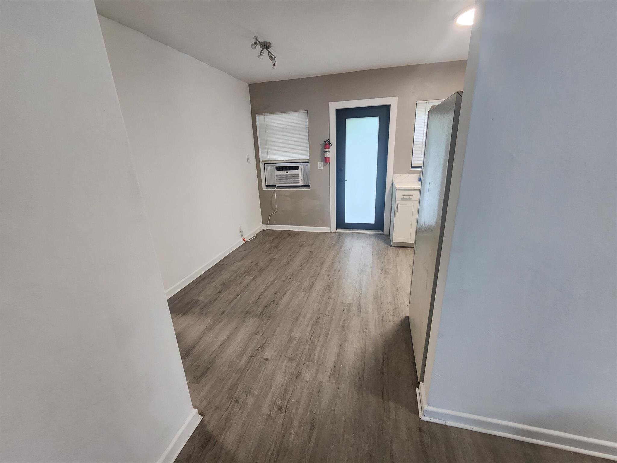 RIVIERA BEACH HEIGHTS ADD - Residential Lease