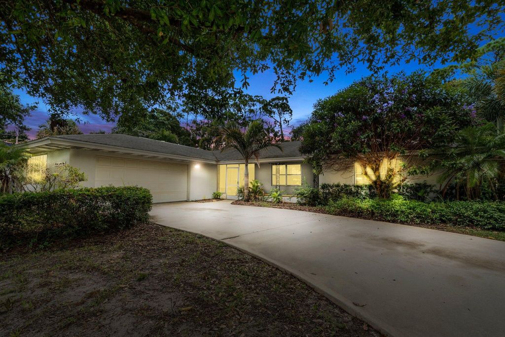 Photo of 1681 SE Fairfield Street, Port St Lucie, FL 34983 (MLS # R10912924)