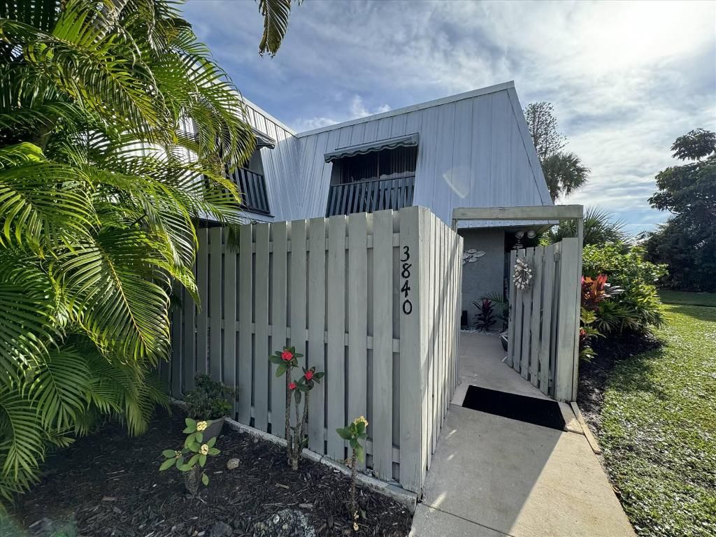 Photo of 3840 SE Jefferson Street, Stuart, FL 34997 (MLS # R11070787)