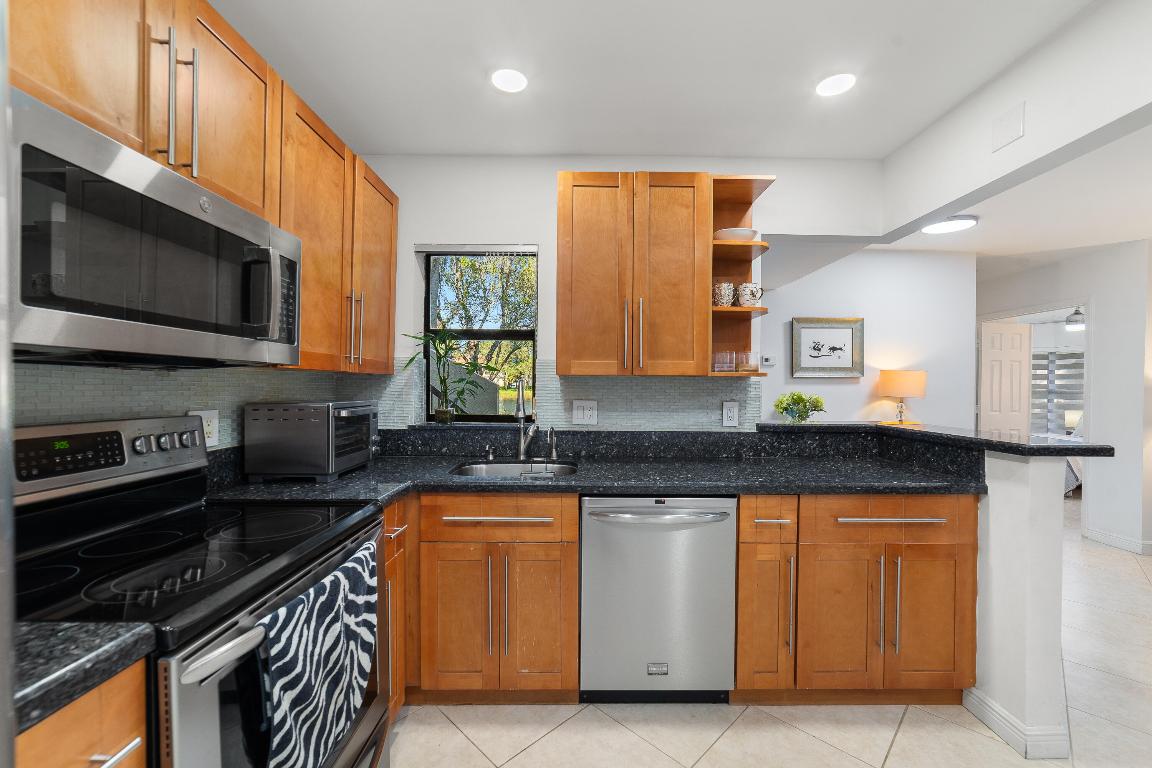 APPLEWOOD VILLAGE III-B CONDO - Residential