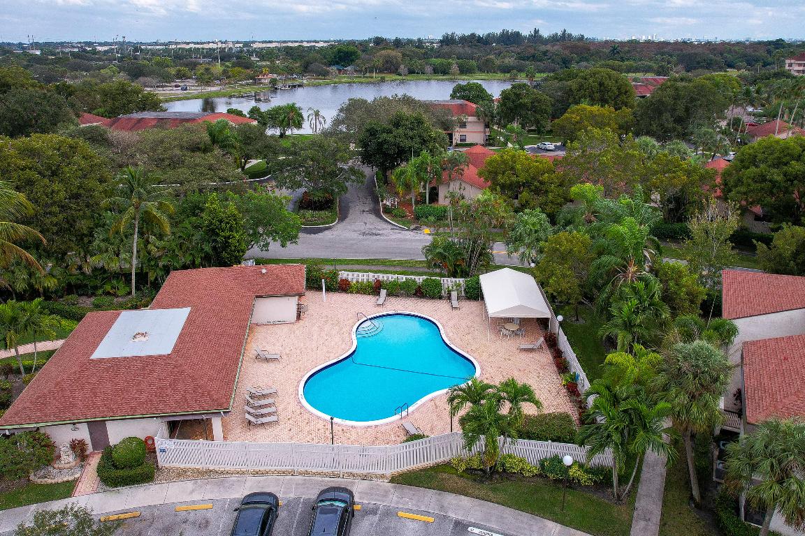 APPLEWOOD VILLAGE III-B CONDO - Residential