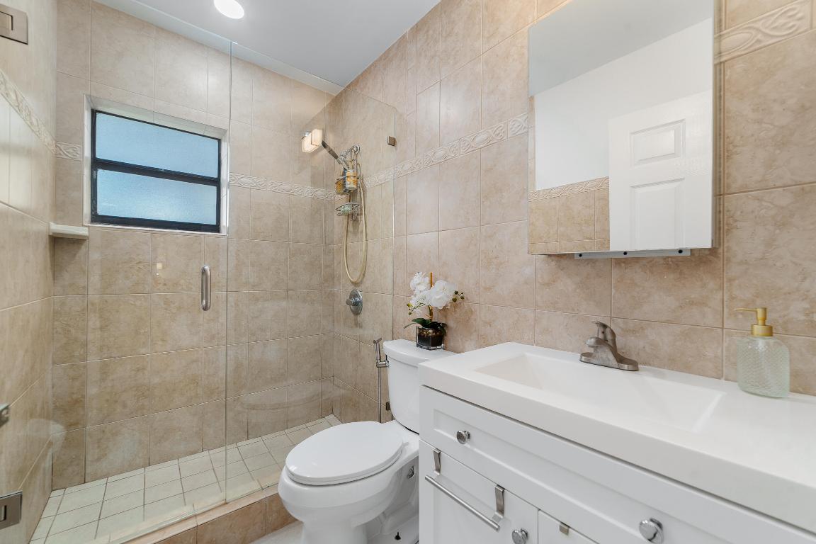 APPLEWOOD VILLAGE III-B CONDO - Residential