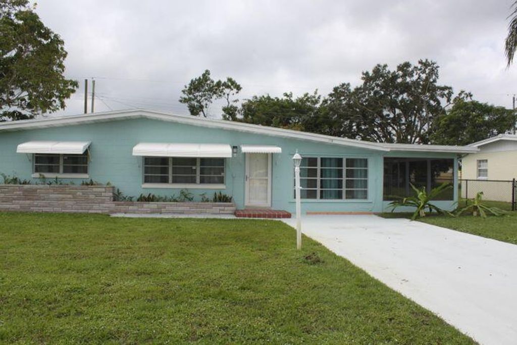 Photo of 118 NE Entrada Avenue Ave, Port St Lucie, FL 34952 (MLS # R10735804)