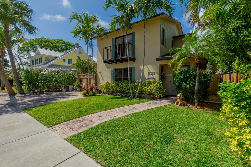 Photo of 1827 N Palmway, Lake Worth Beach, FL 33460 (MLS # B26005243)