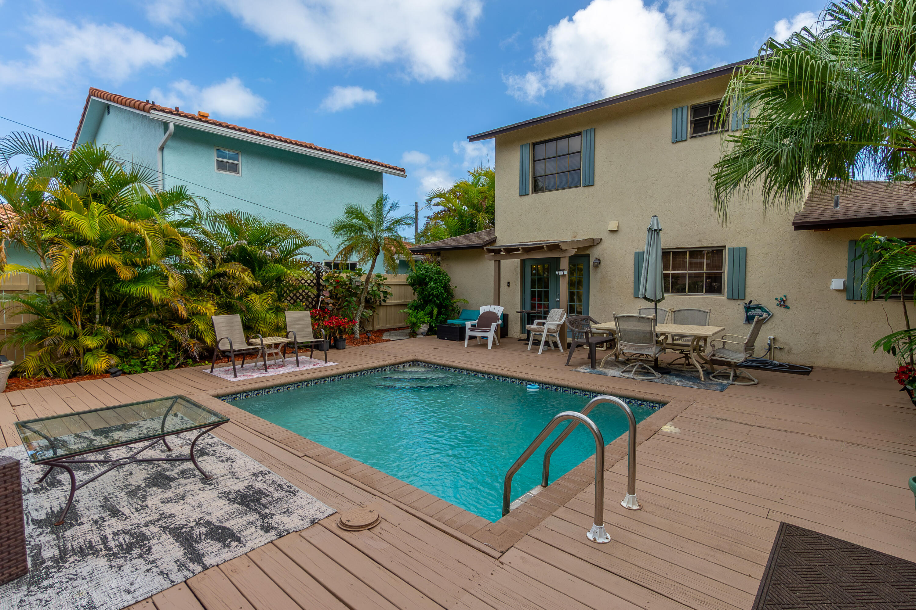 NORTH LAKE WORTH - Residential