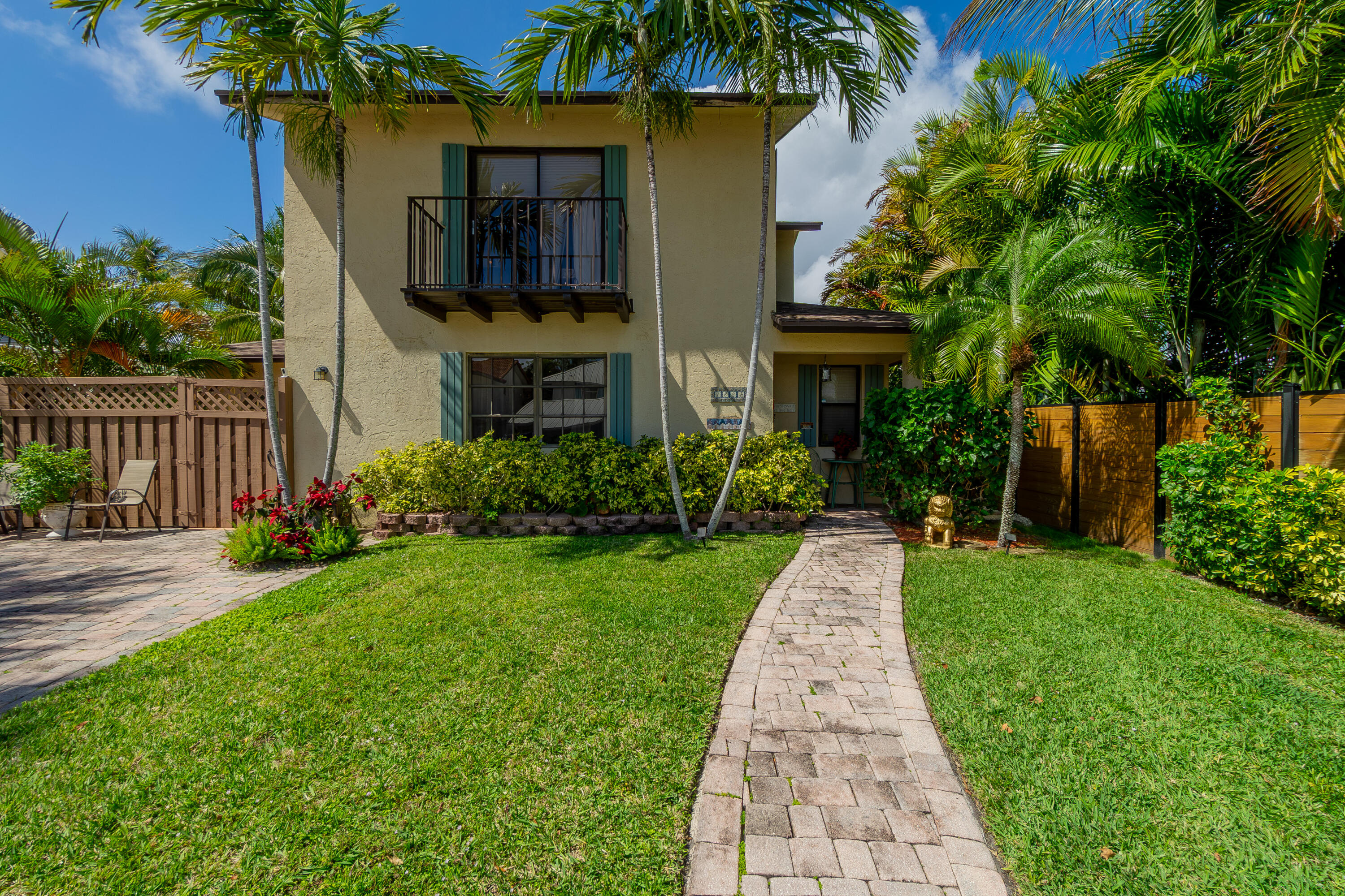 NORTH LAKE WORTH - Residential