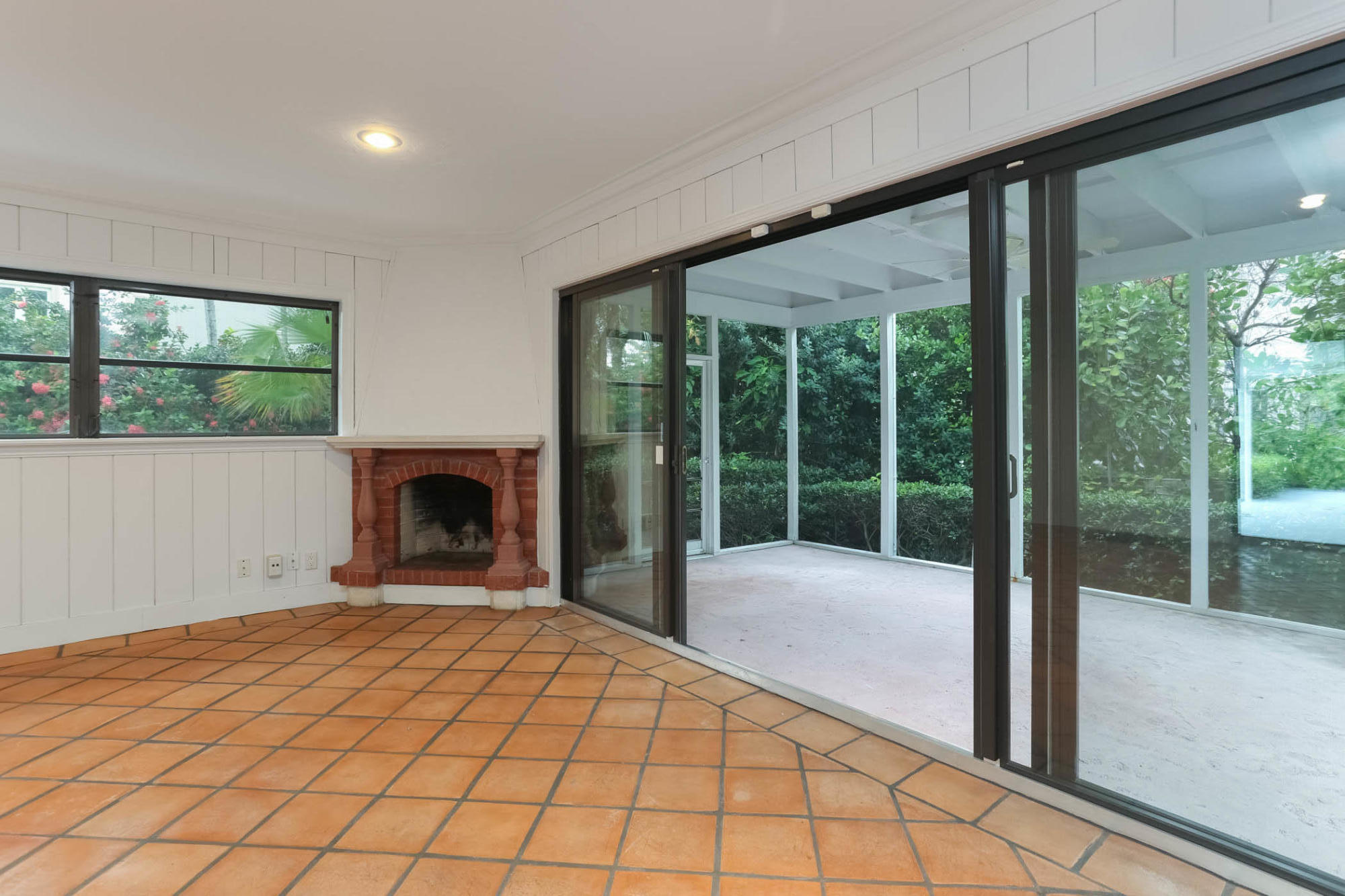 EDGEWATER - Residential