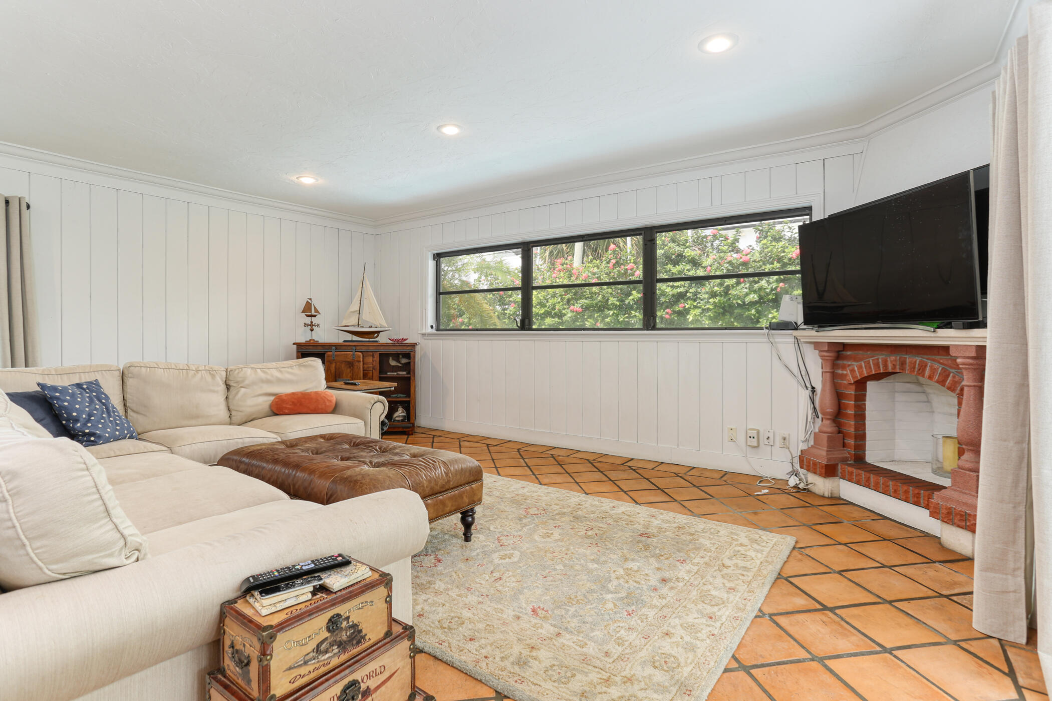 EDGEWATER - Residential