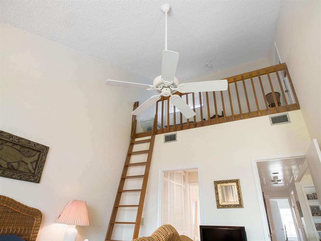 TARPON BAY MOORINGS - Residential