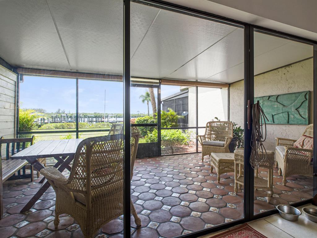 TARPON BAY MOORINGS - Residential