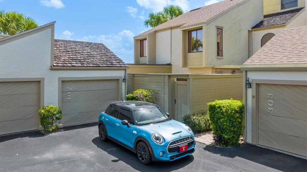 TARPON BAY MOORINGS - Residential