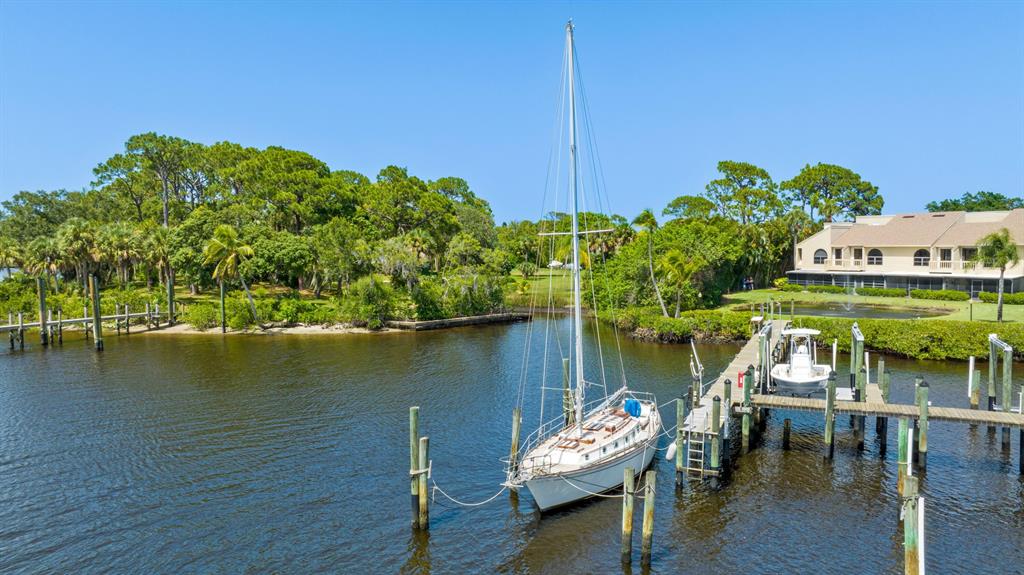 TARPON BAY MOORINGS - Residential