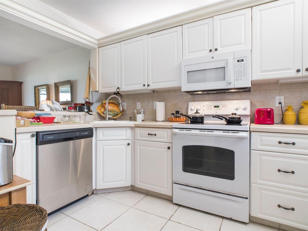 TARPON BAY MOORINGS - Residential