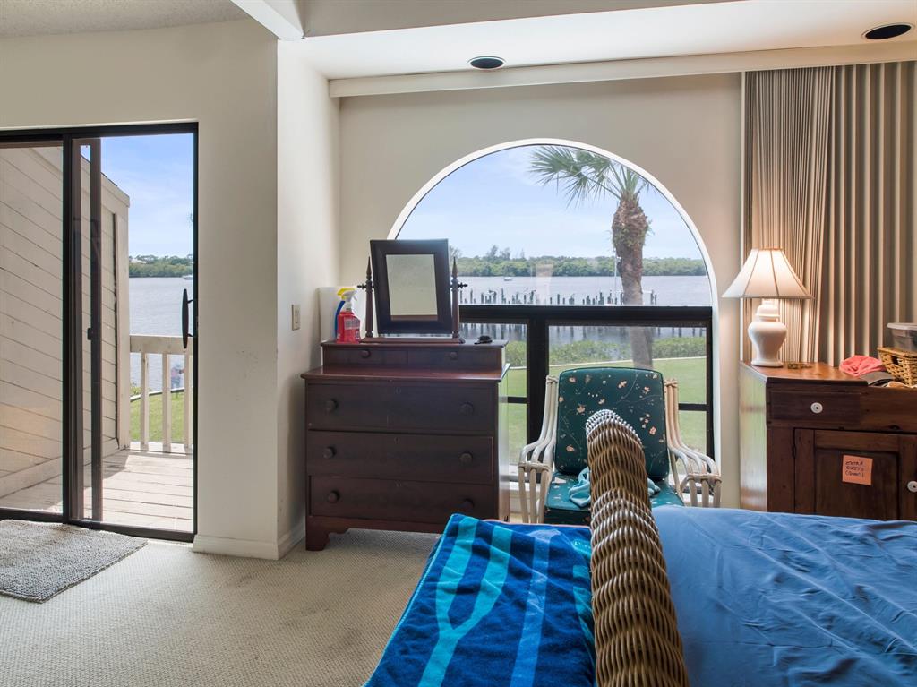 TARPON BAY MOORINGS - Residential