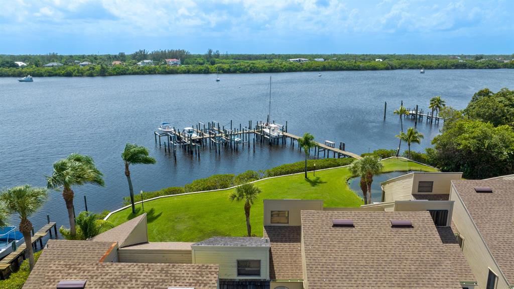 TARPON BAY MOORINGS - Residential