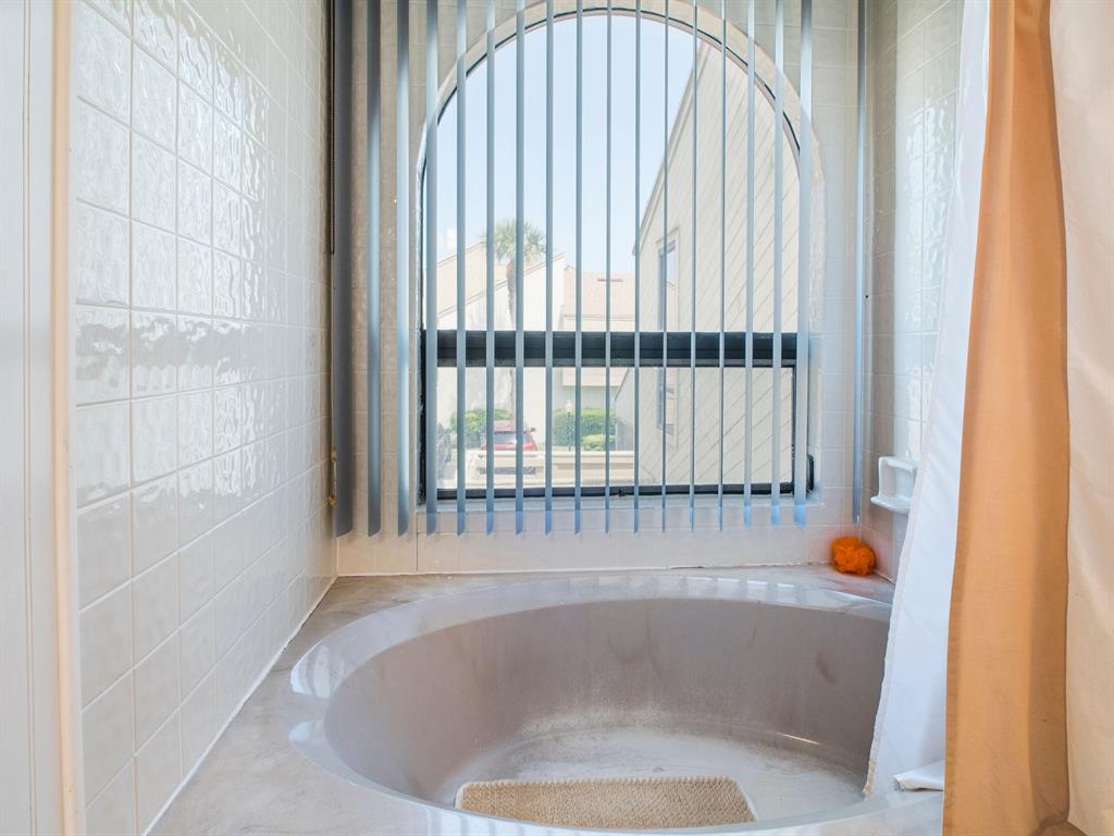 TARPON BAY MOORINGS - Residential