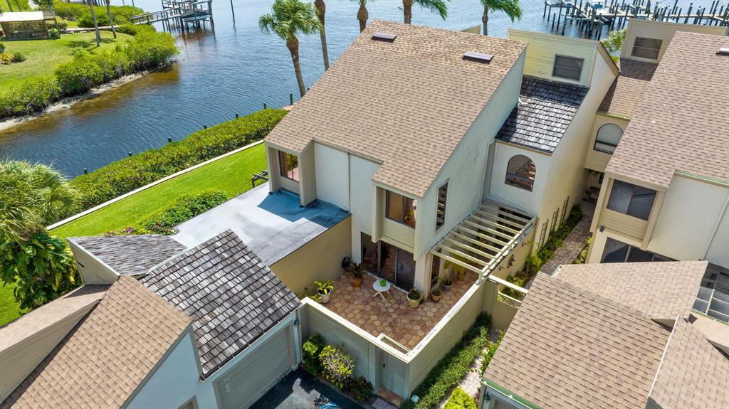 TARPON BAY MOORINGS - Residential