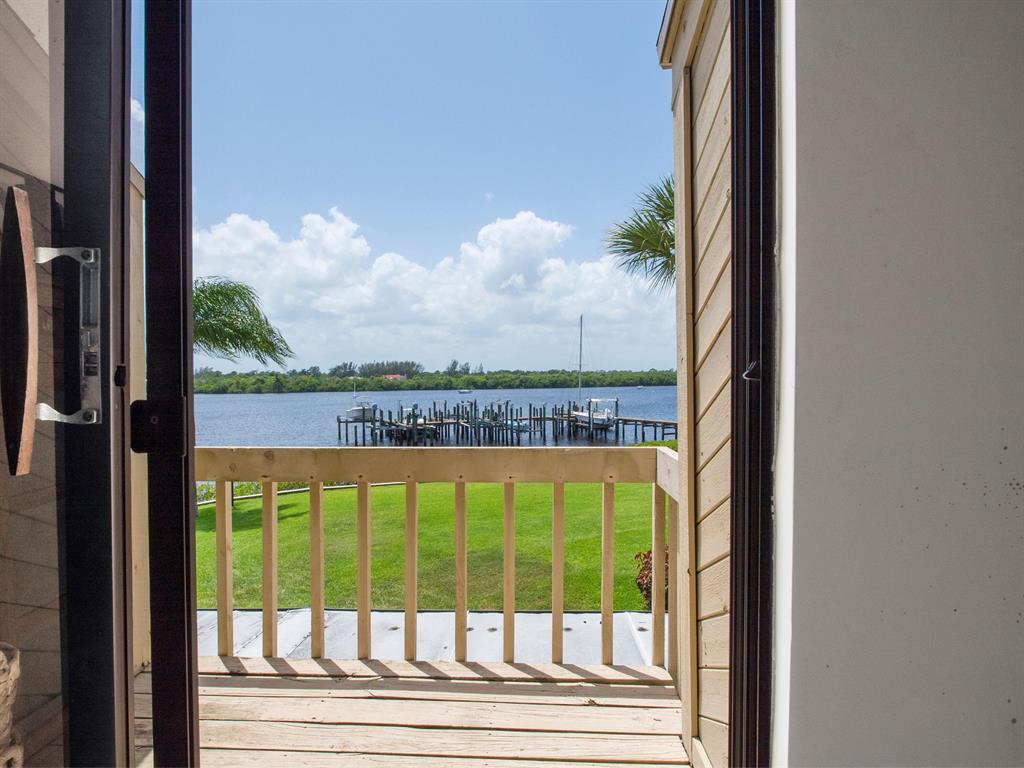 TARPON BAY MOORINGS - Residential