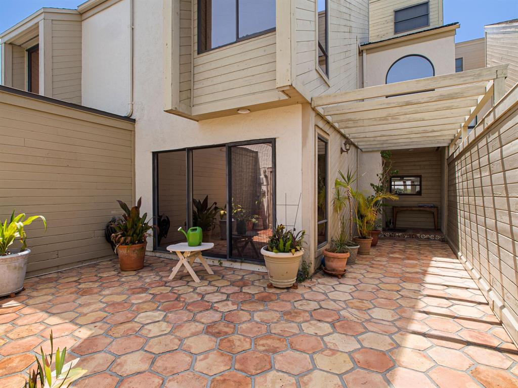 TARPON BAY MOORINGS - Residential