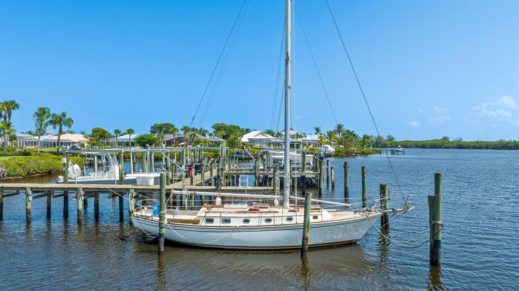 TARPON BAY MOORINGS - Residential