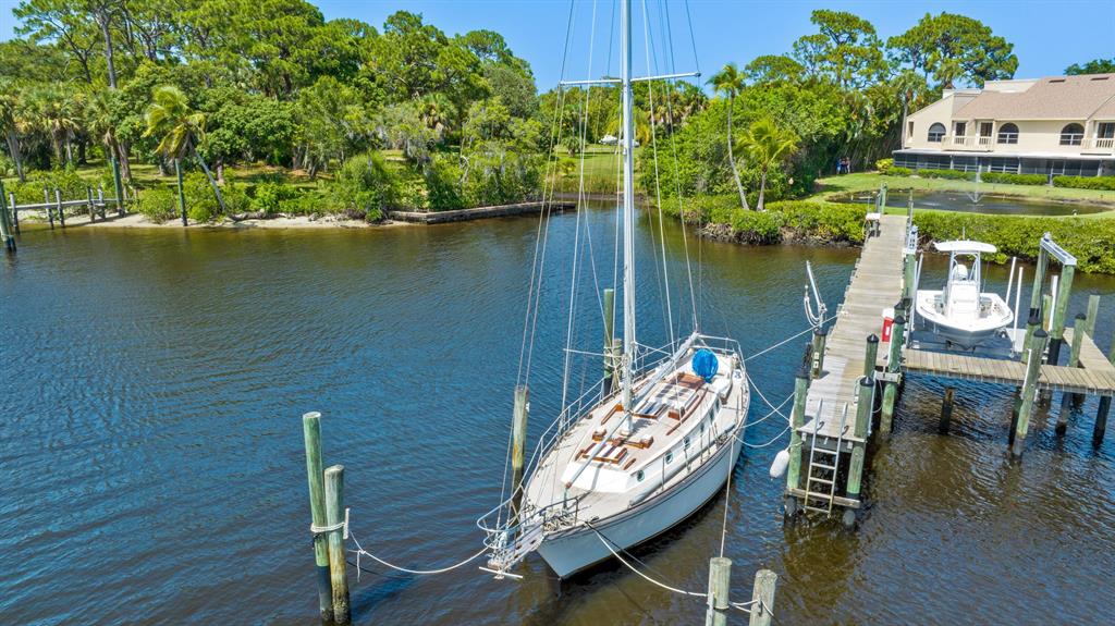 TARPON BAY MOORINGS - Residential