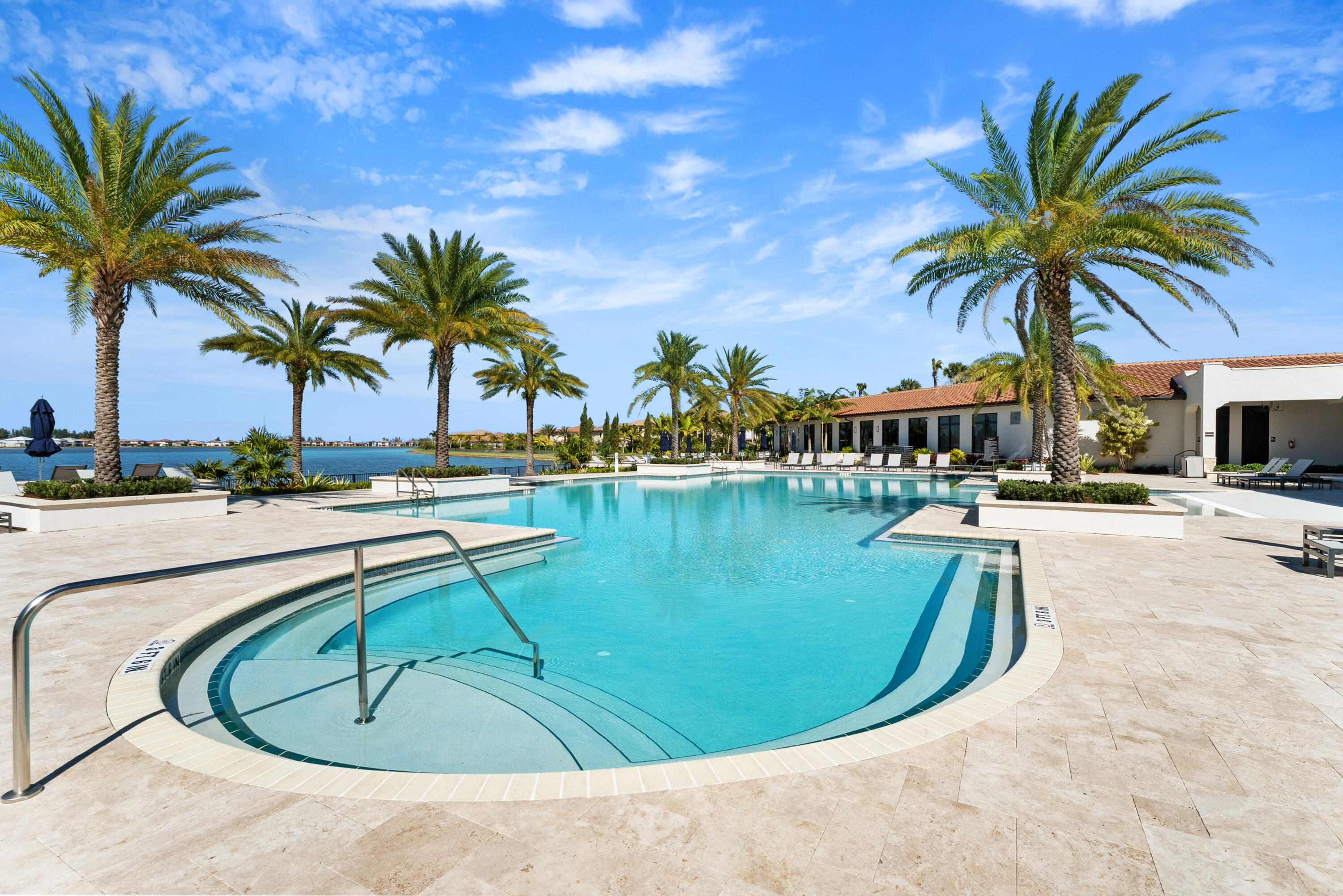 PARKLAND BAY - Residential