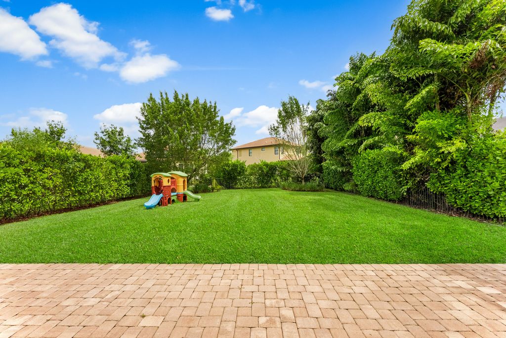 Photo of 11745 Bayview Circle, Parkland, FL 33076 (MLS # B26031326)