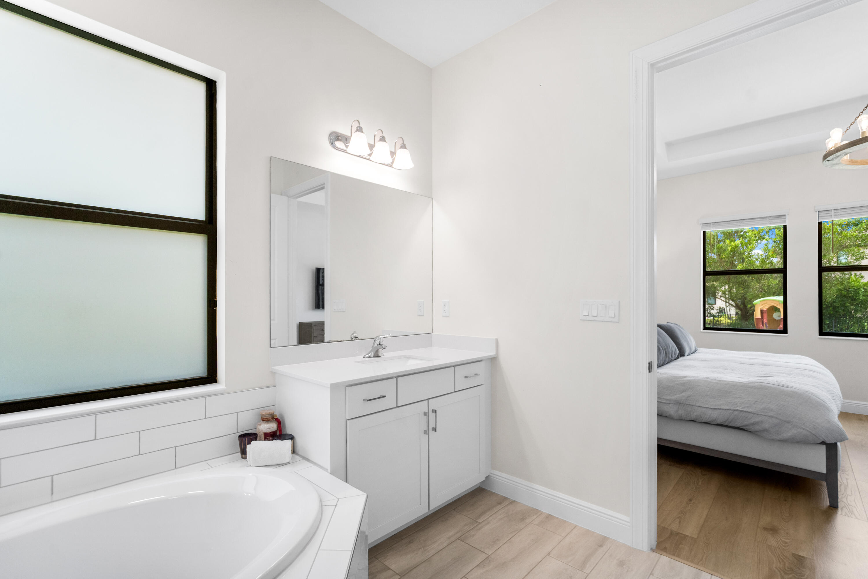PARKLAND BAY - Residential