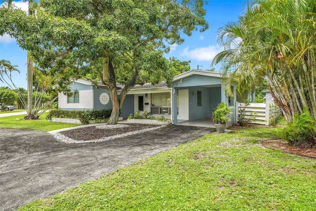 Photo of 2600 Bahama Dr, Miramar, FL 33023 (MLS # F10519293)