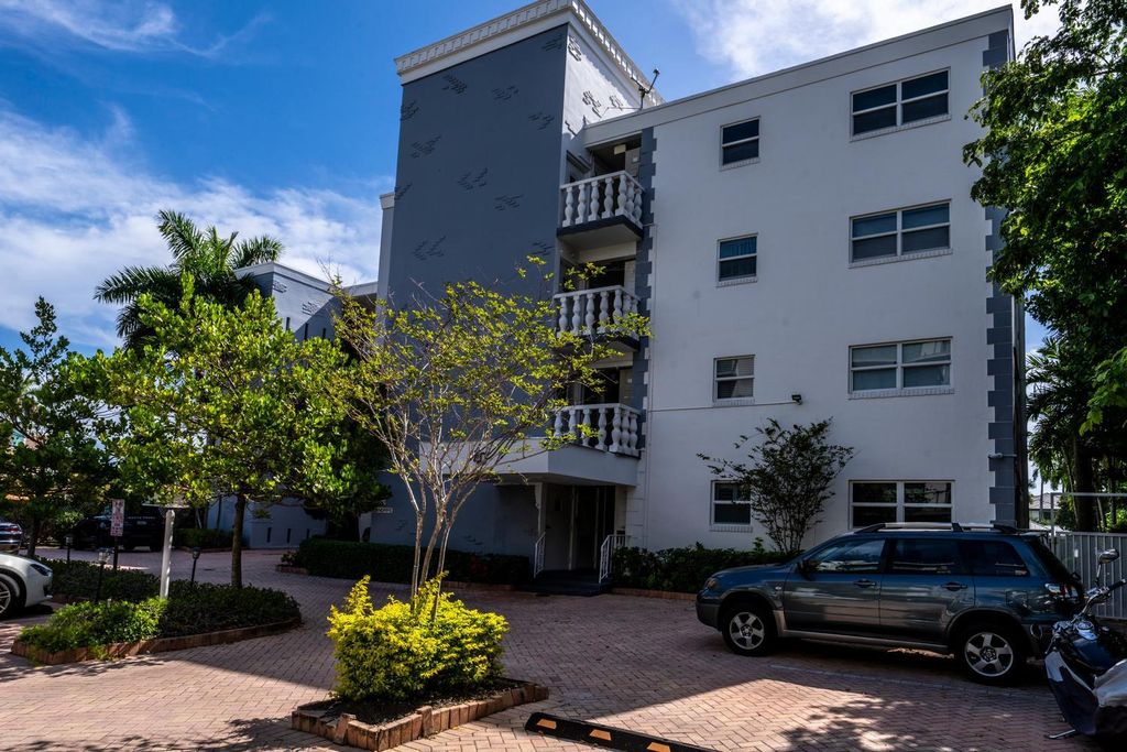 Photo of 40 Isle Of Venice Drive #9, Fort Lauderdale, FL 33301 (MLS # B26017406)